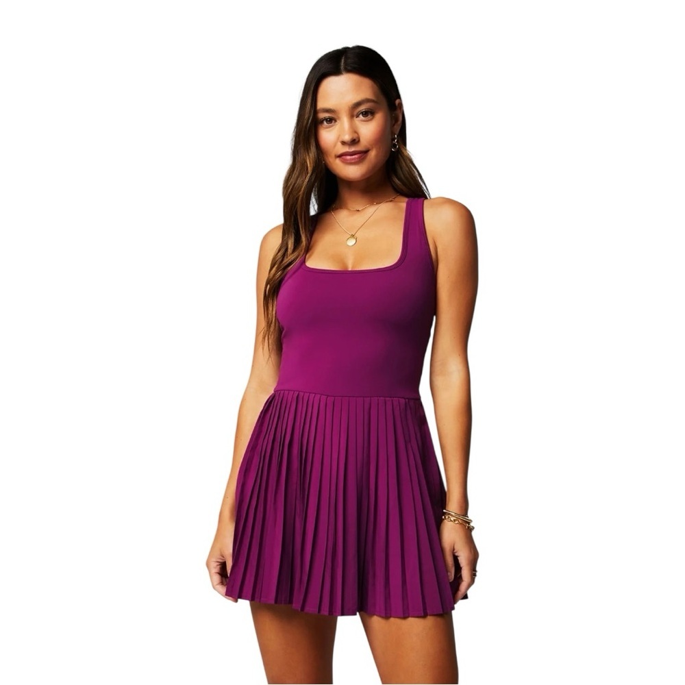 Fabletics Hot Shot Pleated Mini Dress Built-In Bra Berry Blast Women’s Small